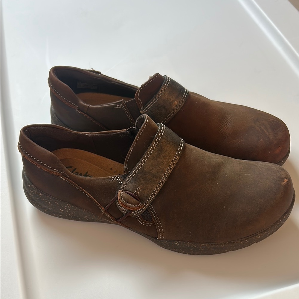 Clarks Roseville Clogs in Brown size Women’s 7 Barely Worn